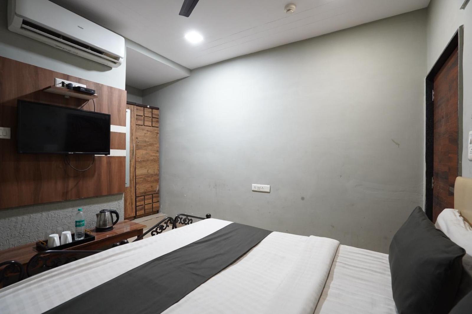 Hotel Sai Inn, Ahmedabad Airport Luaran gambar