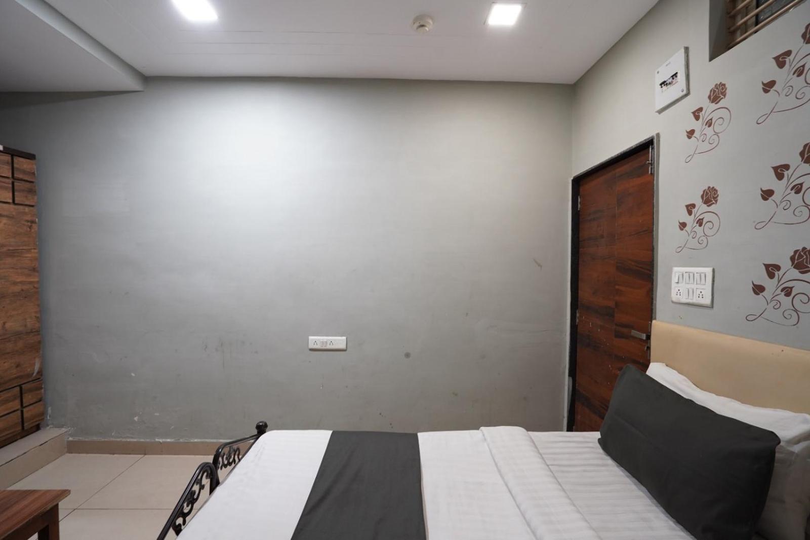 Hotel Sai Inn, Ahmedabad Airport Luaran gambar